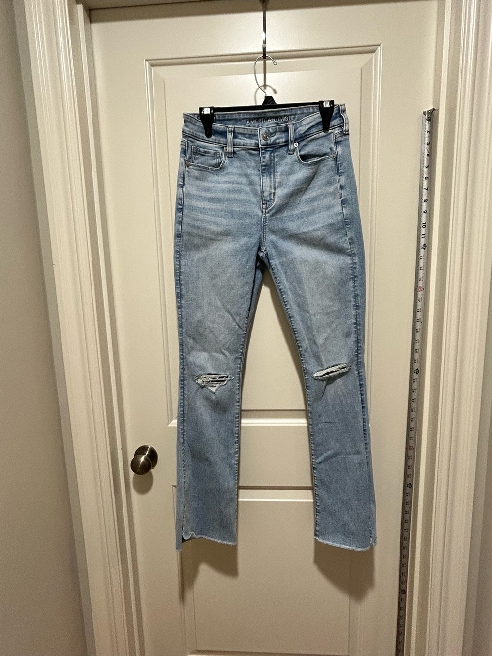 American Eagle women’s size 8 next level stretch high rise  Distressed Jeans